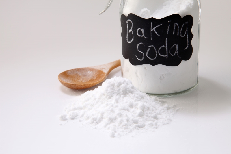 Cách tẩy sạch quần áo trắng đơn giản bằng baking soda