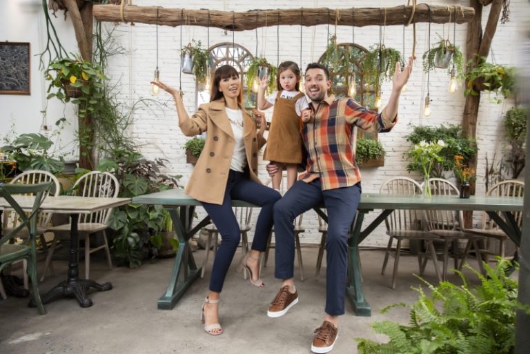 Ngắm loạt ảnh gia đình siêu mẫu Hà Anh cực yêu trong trang phục thu đông của Old Navy