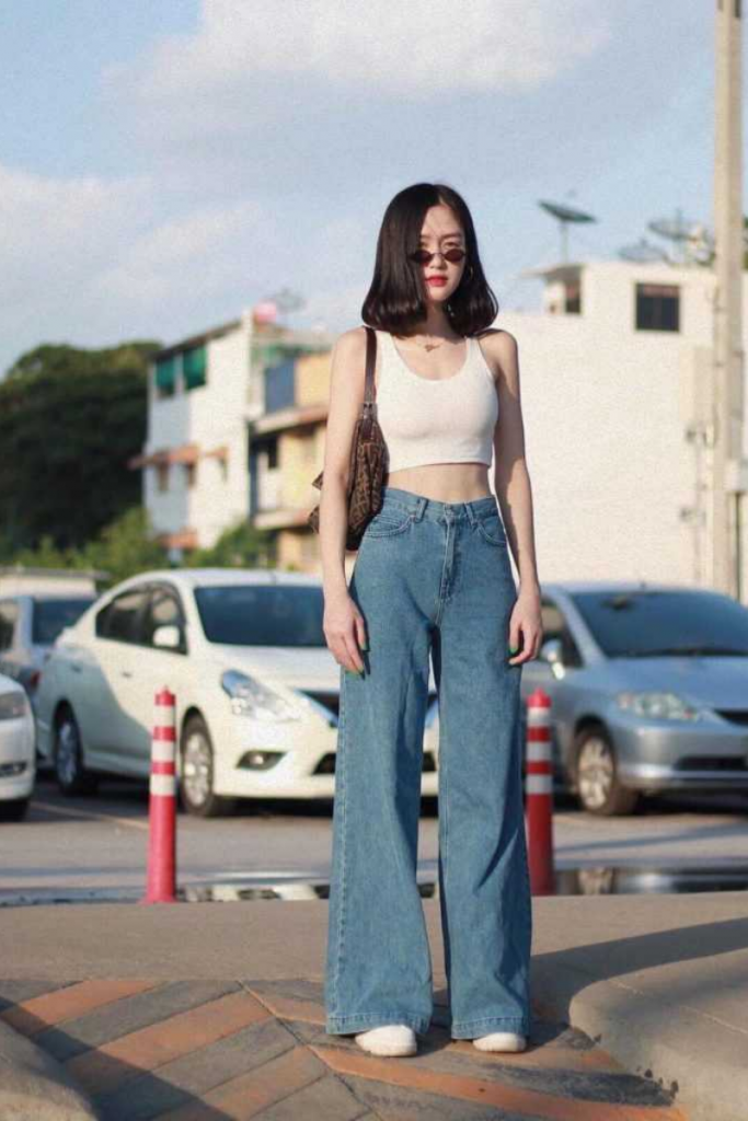 Chuẩn fashionista như các cô nàng hotgirl với phong cách Áo croptop & quần ống rộng