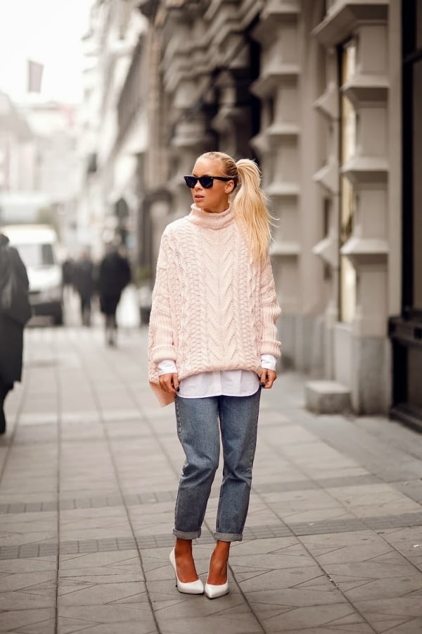 Sweater, quần baggy và giày cao gót là sự kết hợp đơn giản, sành điệu để xuống phố
