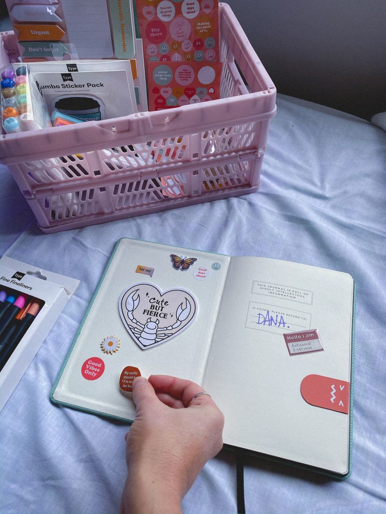 10 món quà tặng sinh nhật cho bạn gái đốn tim chị em từ Typo | ACFC Blog