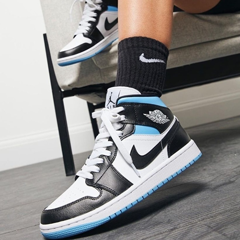 Nike Air Jordan 1 Mid 'University Blue'