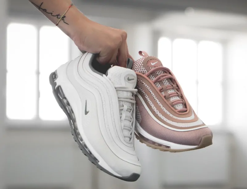 Giày thể thao Nike là một ứng cử viên hoàn hảo cho tủ giày của nàng.
