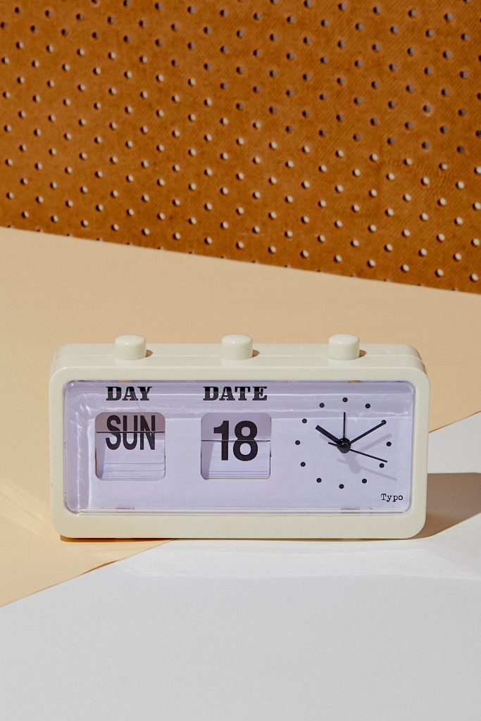 Đồng hồ xinh xắn theo phong cách retro từ Typo