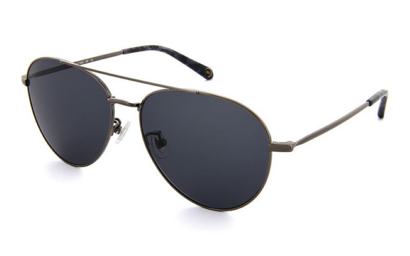 Mẫu kính Aviator với phần tròng kính tam giác to bản. Nguồn: OWNDAYS Sunglasses Collection