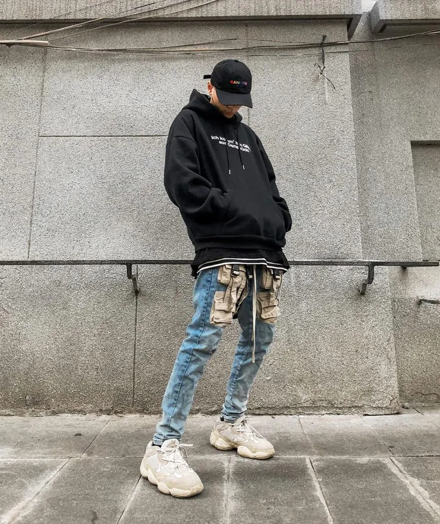 Phối đồ với áo hoodie nam “chất” hết nấc với skinny jeans và sneakers