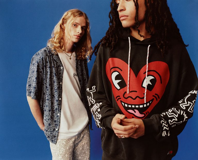Tommy Hilfiger kết hợp cùng nghệ sĩ Keith Haring ra mắt bộ sưu tập phiên bản giới hạn Tommy Jeans