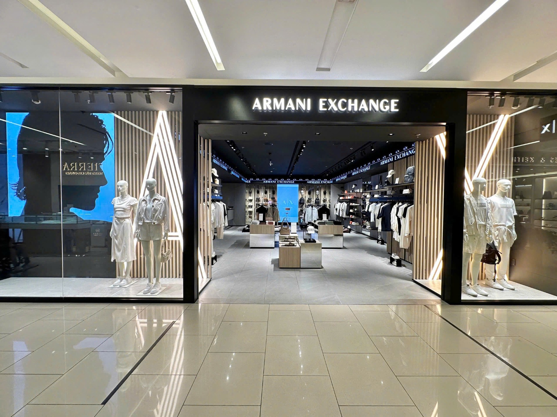 Hệ thống cửa hàng Armani Exchange (A | X)