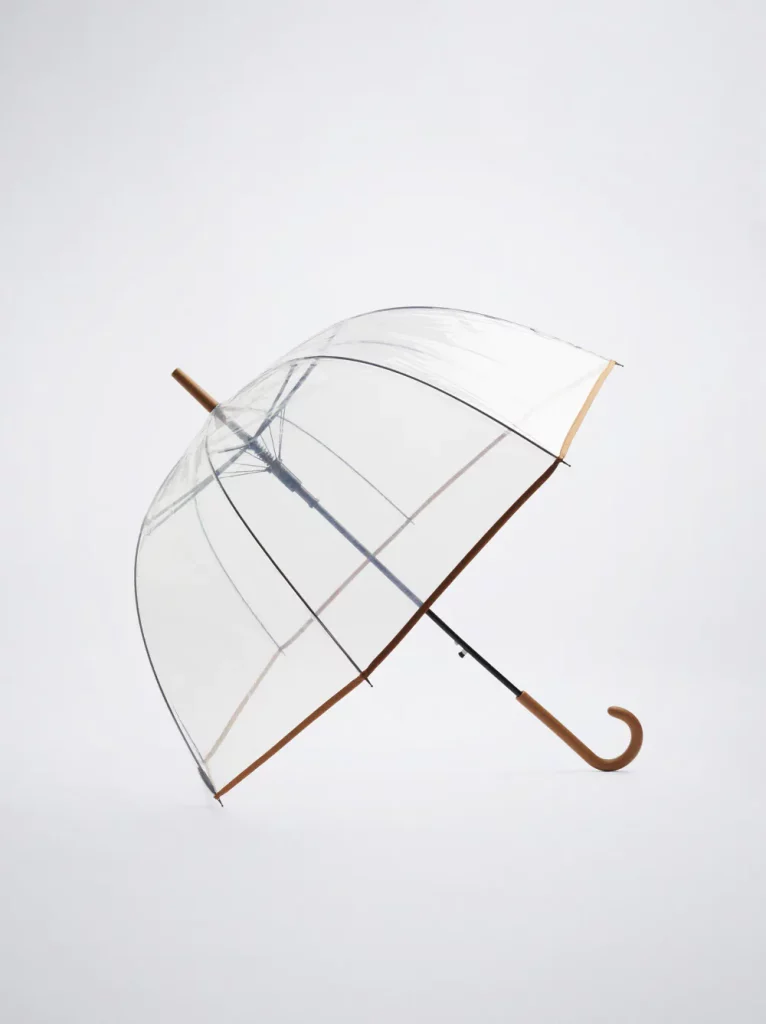 Dù trong suốt có thể làm đạo cụ chụp hình rất tốt. Ảnh: Dù PARFOIS Umbrella Spring. 