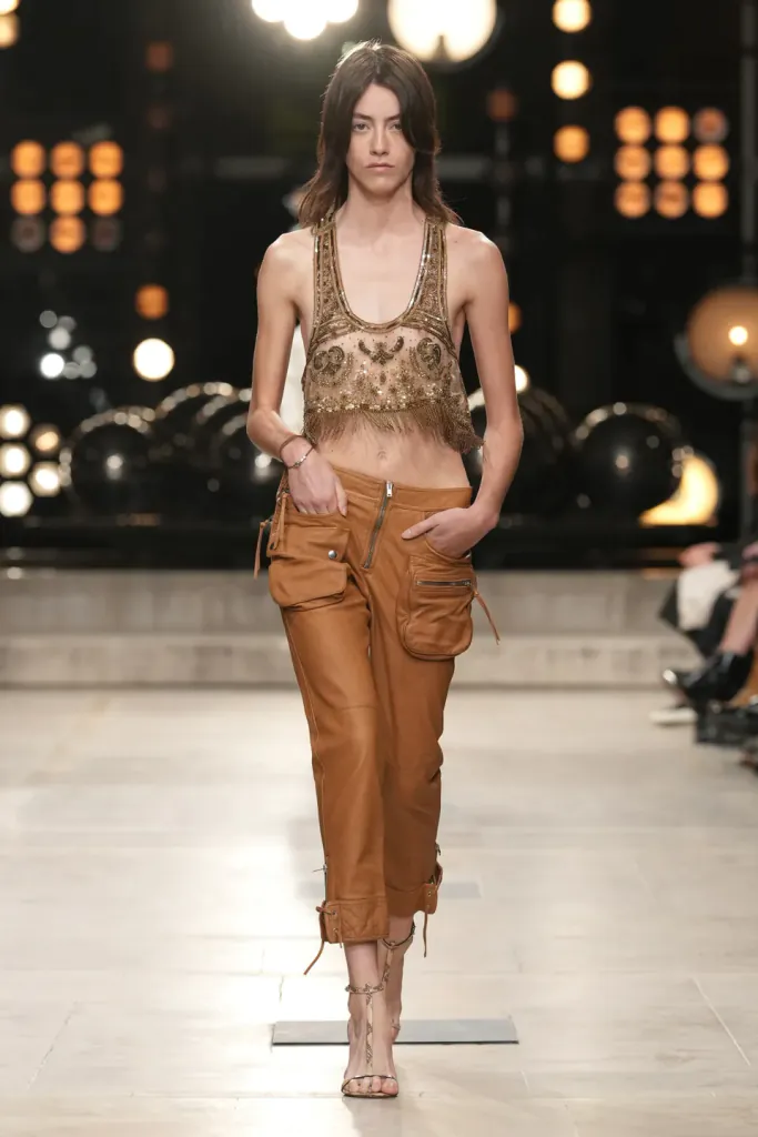 Quần Capri xuất hiện trên sàn diễn của nhà mốt Isabel Marant.