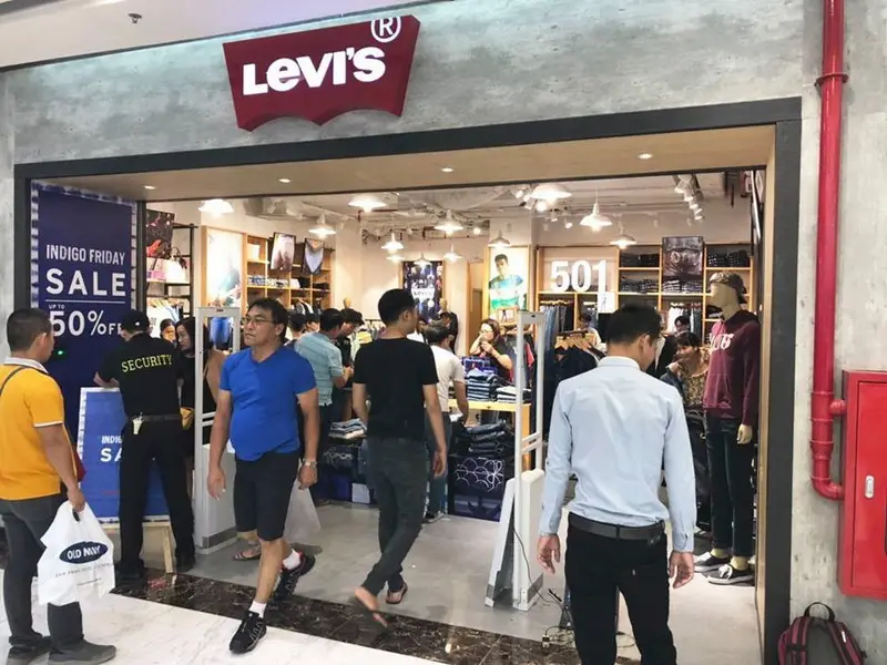 Hãy ưu tiên săn sale hàng hiệu vào ngày Black Friday