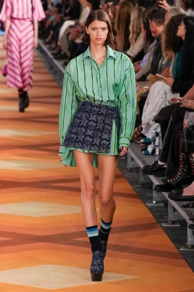 dam-so-mi-miniskirt