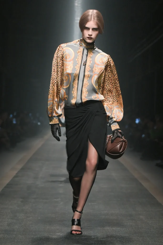 hoa-tiet-da-bao-bst-versace-thu-dong-2025-2