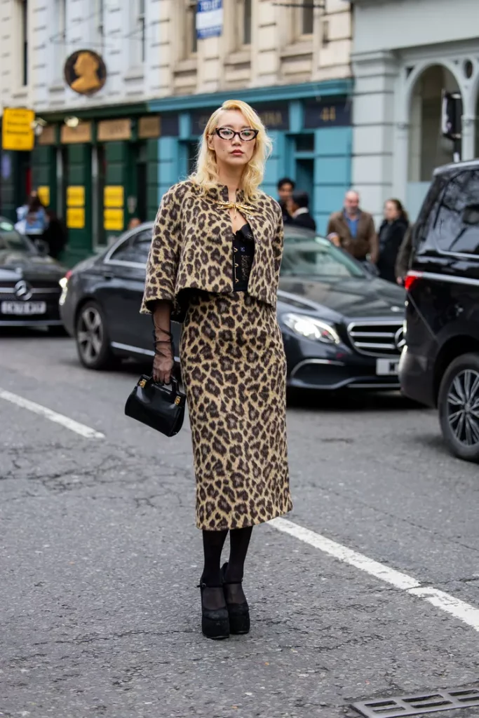 hoa-tiet-da-bao-street-style-ao-khoac