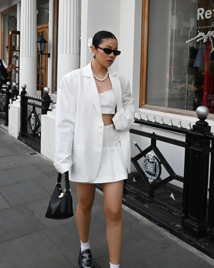 phong-cach-y2k-mini-skirt