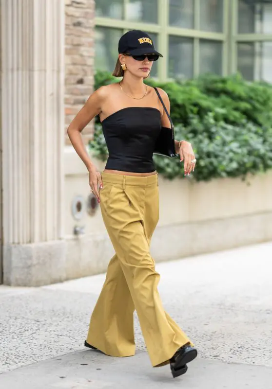 trang sức tối giản_Hailey Bieber