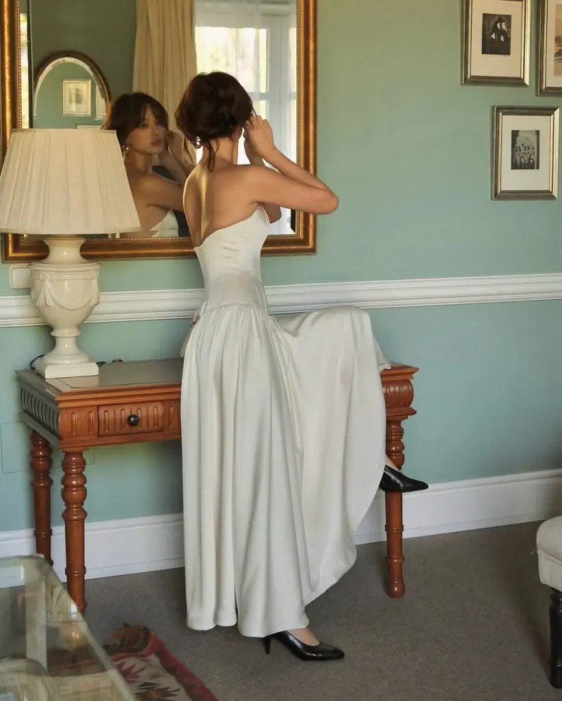 vay-prom-co-em-trendy-co-dien