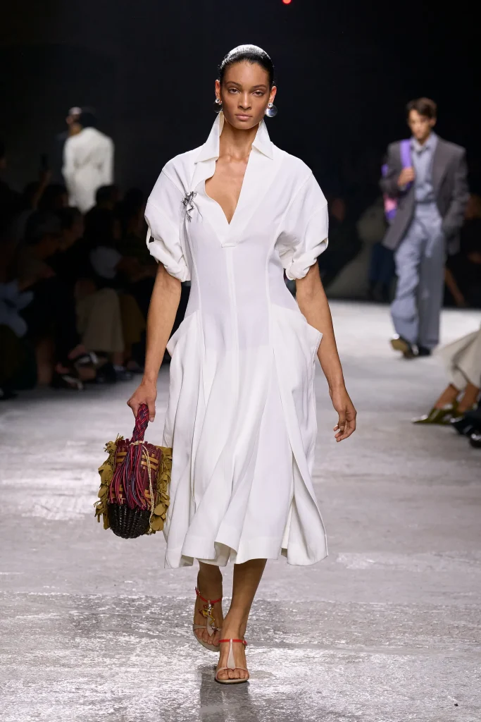 cach-mac-dam-so-mi-dep-runway-2