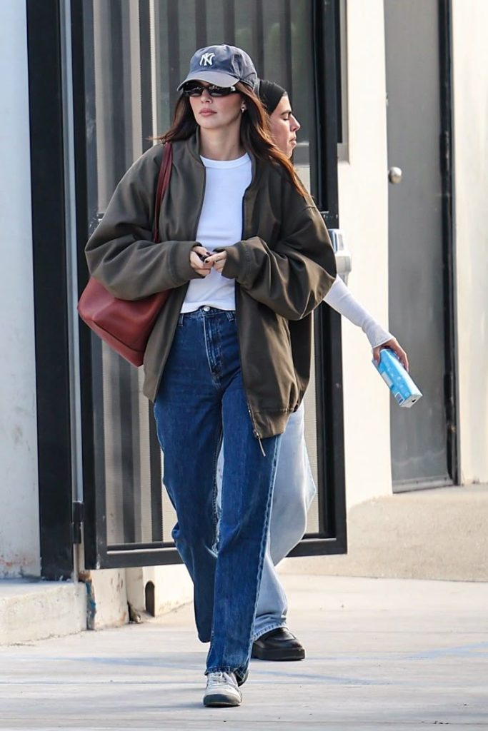 cach-phoi-do-voi-mu-luoi-trai-nu-kendall-jenner