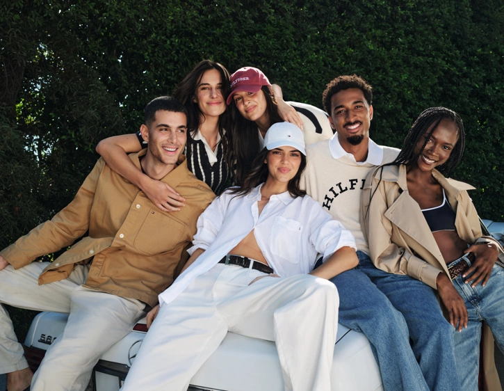 Kendall Jenner cùng những người bạn trong các thiết kế high-end từ Tommy Hilfiger. Đồ high-end là gì