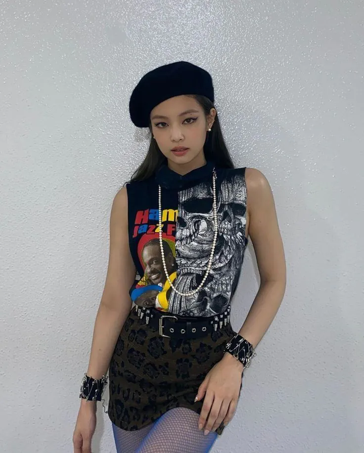 JENNIE Mũ beret lệch Mặt tròn đội mũ gì