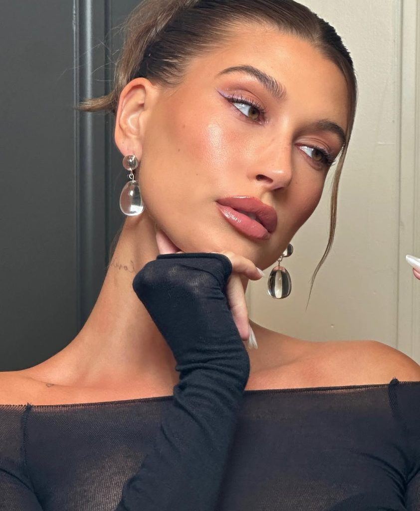 meo-ke-mat-hailey-bieber