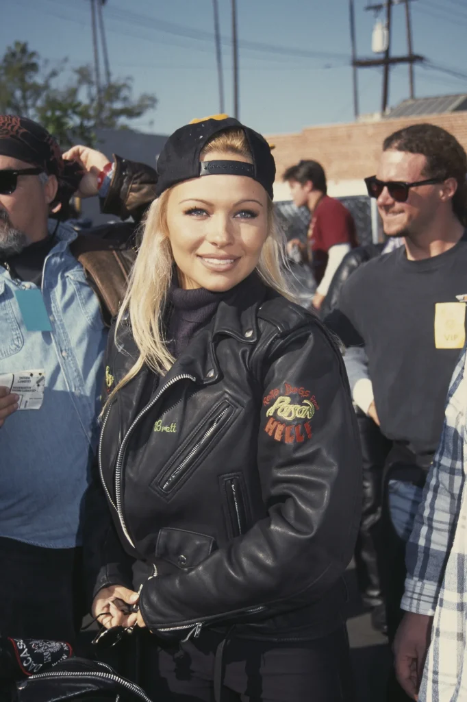 phong-cach-thap-nien-90-leather-jacket