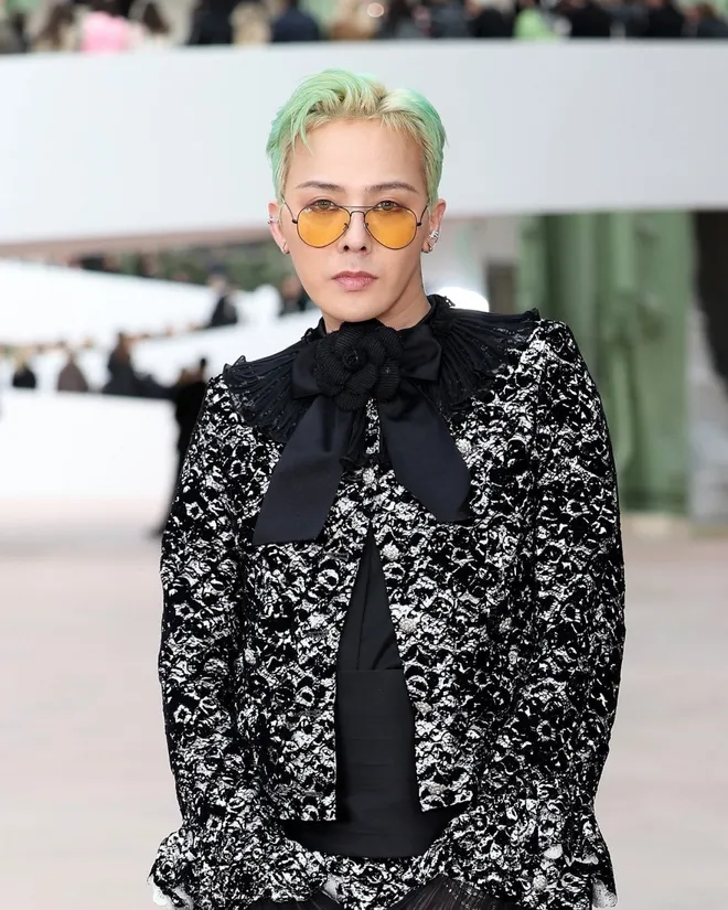 GDRAGON - Kính mát tròng màu: dấu ấn riêng biệt