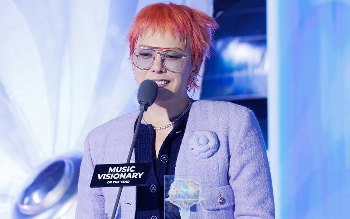 GDRAGON - Kính mát tròng màu: dấu ấn riêng biệt