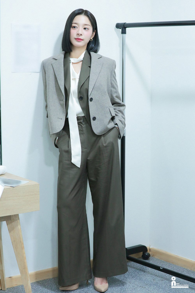Seol In Ah – Business Proposal: Áo vest nữ oversized, phá cách nhưng vẫn thanh lịch