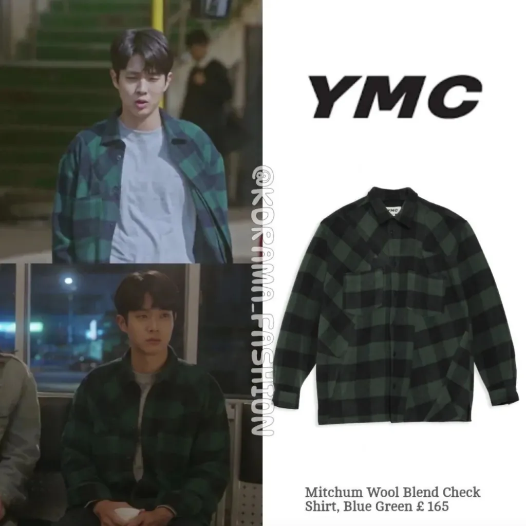 Style thư sinh "soft boy" của Choi Woong với áo sơ mi kẻ caro phối áo thun và quần kaki.
Ảnh: Phim OUR BELOVED SUMMER (Mùa hè yêu dấu của chúng ta) - Phối đồ mùa hè nam: Chuẩn style nam chính 4 bộ phim Hàn phải xem khi hè về