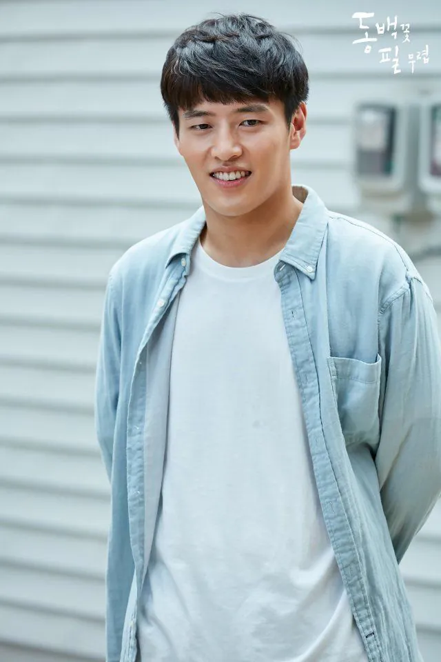 Hwang Yong Sik (Kang Ha Neul). Ảnh: Phim WHEN THE CAMELLIA BLOOMS (Khi hoa trà nở) - Phối đồ mùa hè nam: Chuẩn style nam chính 4 bộ phim Hàn phải xem khi hè về