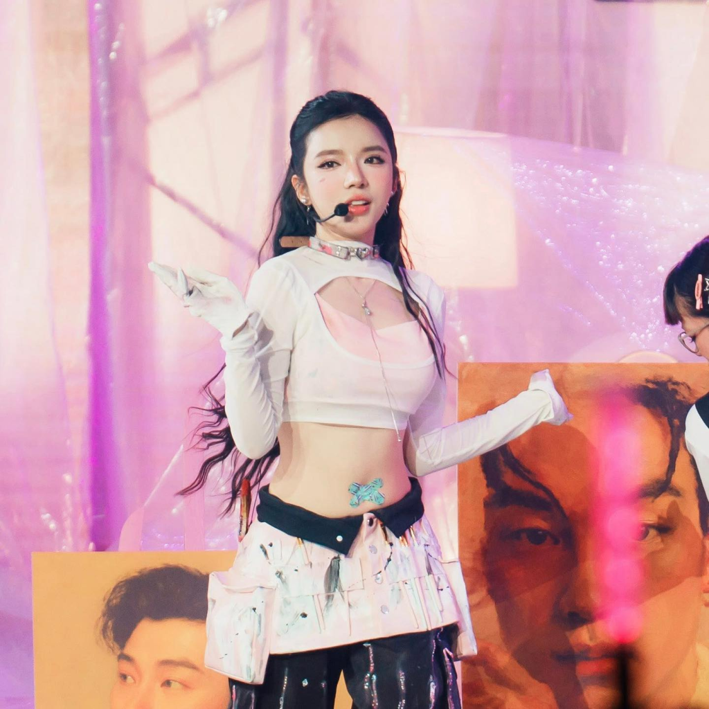 "Em Xinh" LyLy. Ảnh: Chương trình "Em Xinh Say Hi" - Học JENNIE và loạt sao nữ cách mặc đồ lót quyến rũ cho nàng tinh tế