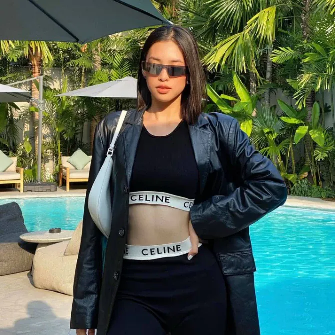 Học JENNIE và loạt sao nữ cách mặc đồ lót quyến rũ cho nàng tinh tế - Hoa hậu Tiểu Vy. Ảnh: Facebook Tiểu Vy