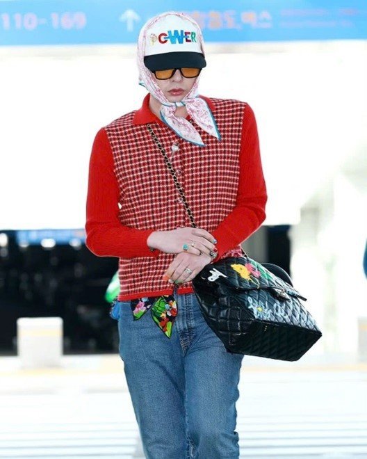 G-Dragon - Style sân bay của 'Thần tượng điển trai nhất Hàn Quốc' và loạt sao đình đám, gợi ý túi du lịch nam nhỏ gọn