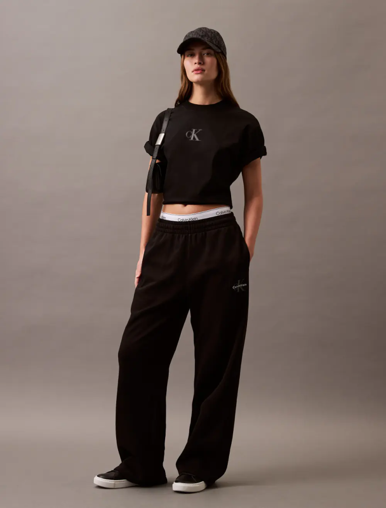 CK JEANS Áo Thun Nữ Boxy Fit - Bật mí công thức diện các kiểu áo croptop mới nhất để nàng lên đồ cực “cháy”