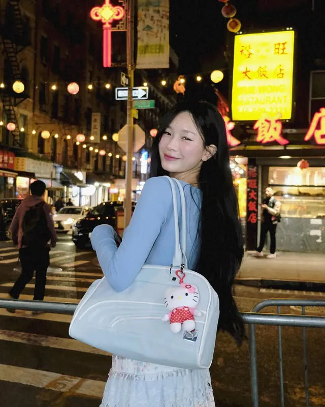 Thạch Trang. Ảnh: Instagram @thach_trangg - Gợi ý các kiểu túi xách đi làm, đi chơi xu hướng từ loạt KOLs, KOCs