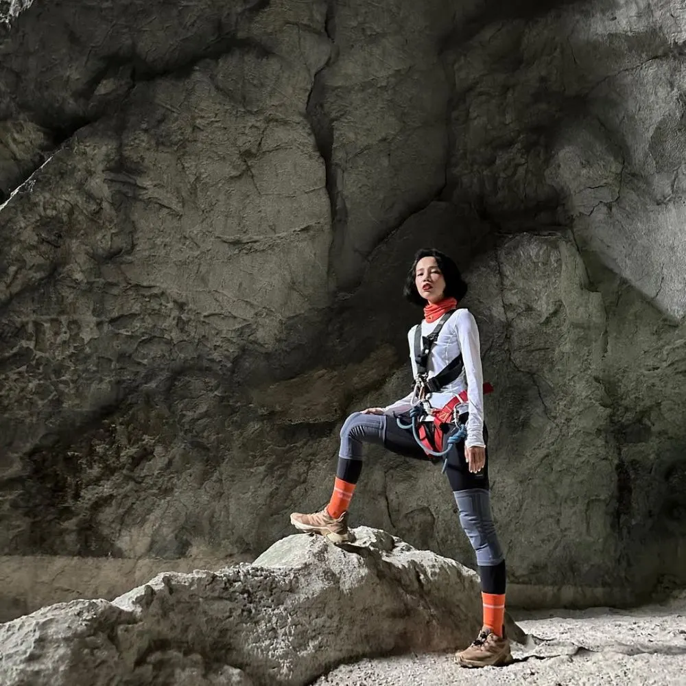 Ảnh: Instagram @nickykhanhngoc. - Trekking là gì? Gợi ý giày đi bộ nữ đẹp, êm chân