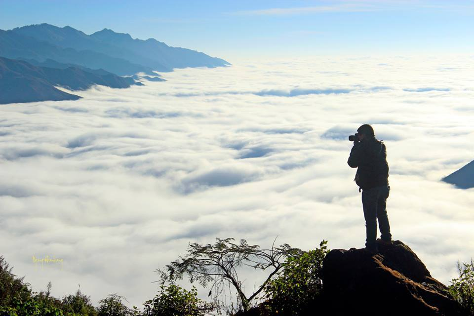 “Săn mây” trên đỉnh Tà Xùa (Ảnh: a21travel)