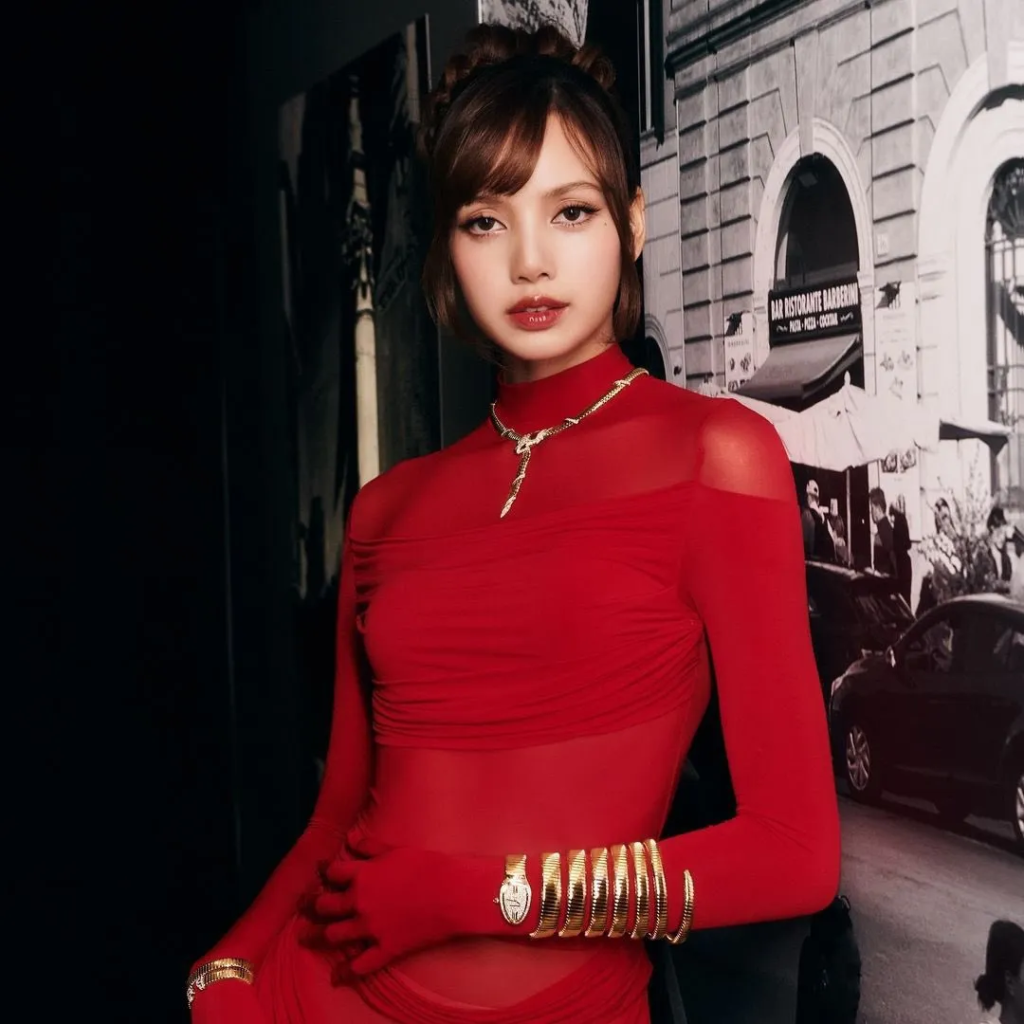 LISA đẹp "không tì vết" cùng bộ trang sức BVLGARI. Ảnh: Instagram @lalalalisa_m