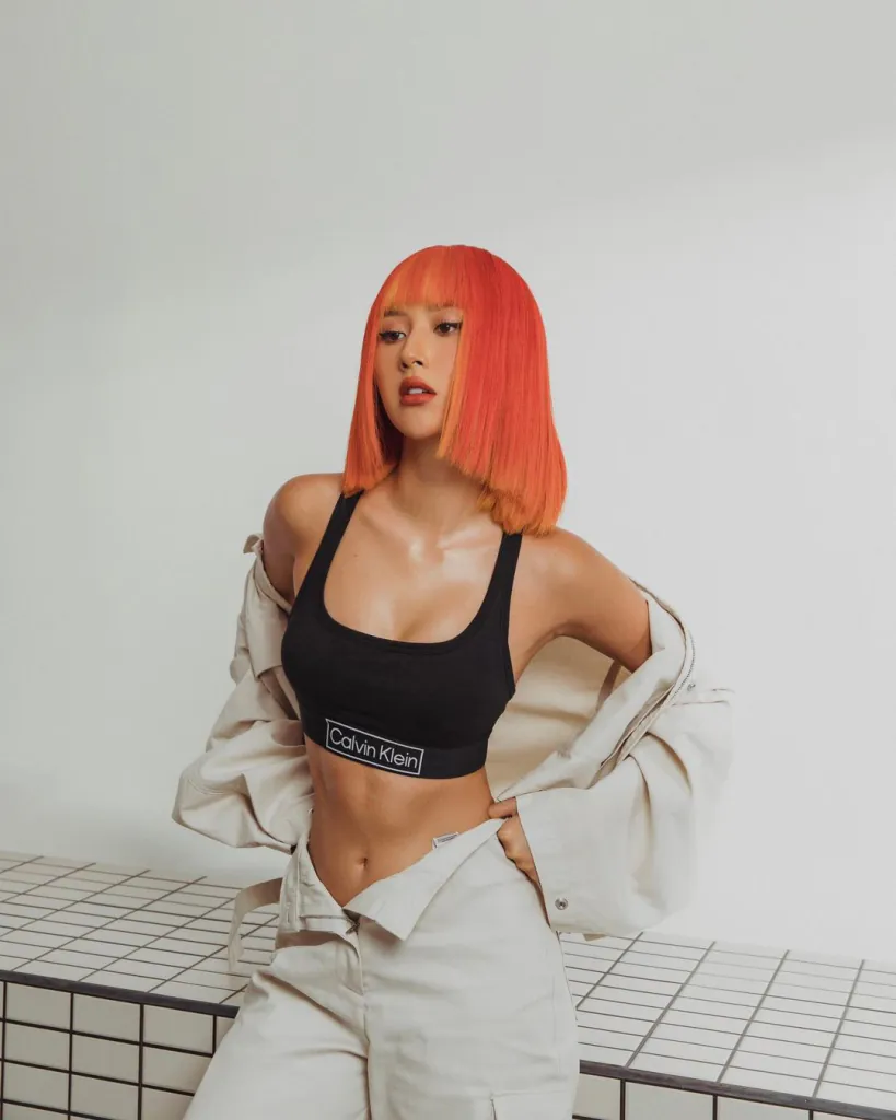 "Em Xinh" Quỳnh Anh Shyn cá tính và quyến rũ trong thiết kế nội y Calvin Klein. Ảnh: Instagram @quynhanhshyn_ - Bí kíp mix đồ với áo bra dây chiếm trọn mọi ánh nhìn của các "Em Xinh Say Hi" (Phương Ly, Châu Bùi, Quỳnh Anh Shyn...)