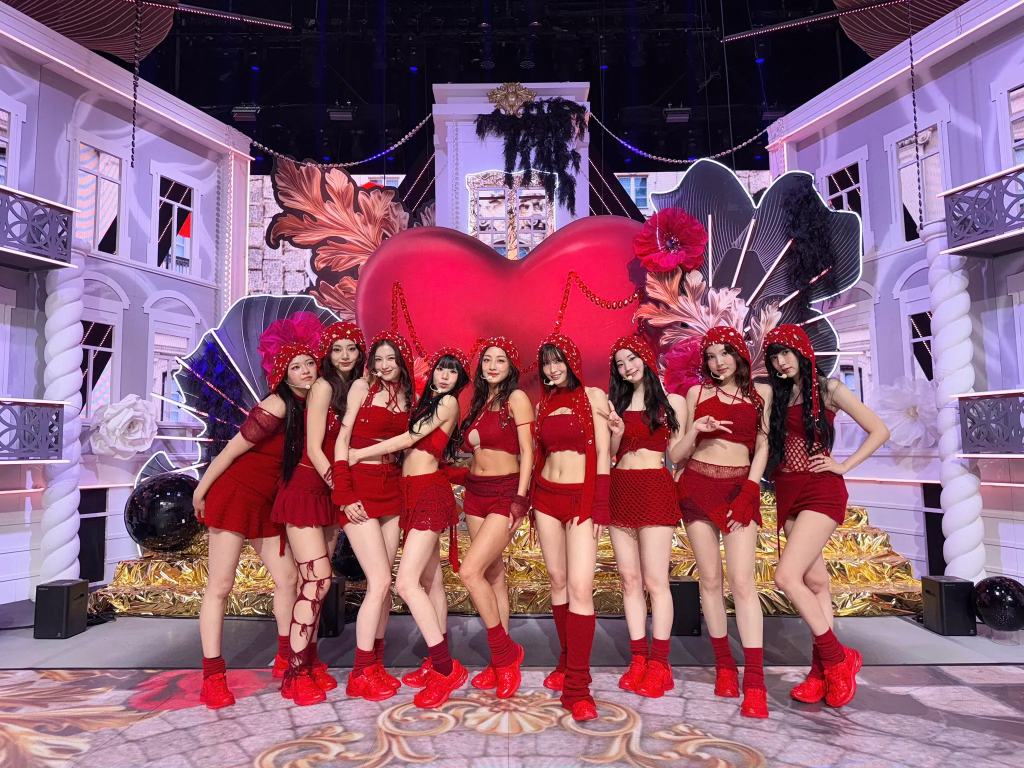 Thời trang Y2K được TWICE thổi bùng "đỉnh chóp" như nào trong màn comeback MV “This Is For”