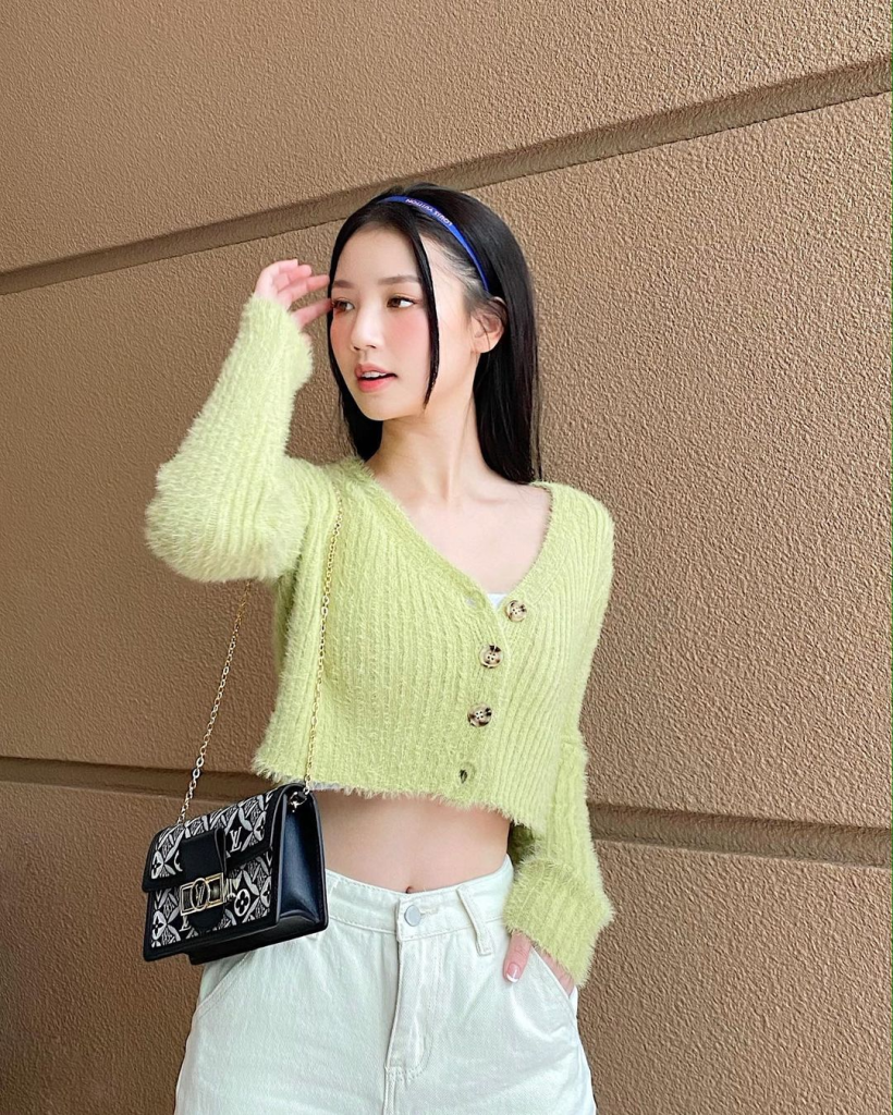 Ca sĩ Amee. Ảnh: @ameemee_m - Gợi ý 5 set đồ đi Đà Lạt chuẩn xu hướng từ các “nàng thơ” Việt