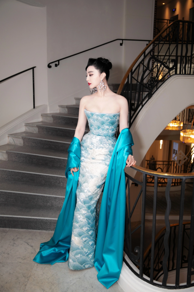 Mermaidcore - Bắt sóng thời trang "tiên cá" và biển cả cùng các Em Xinh Say Hi và sao quốc tế