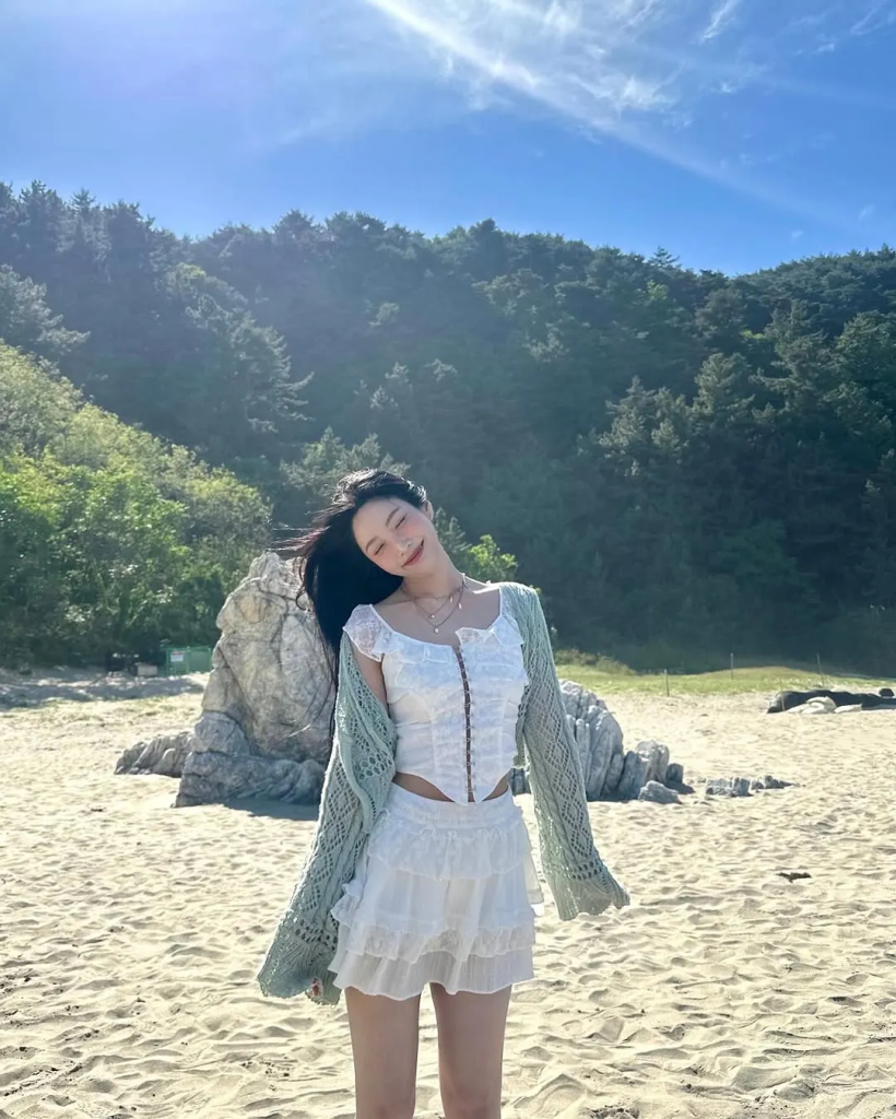 Ảnh: @_imyour_joy - Dáng quả lê là gì? Gợi ý cách phối đồ cho người dáng quả lê từ các nữ idol Hàn