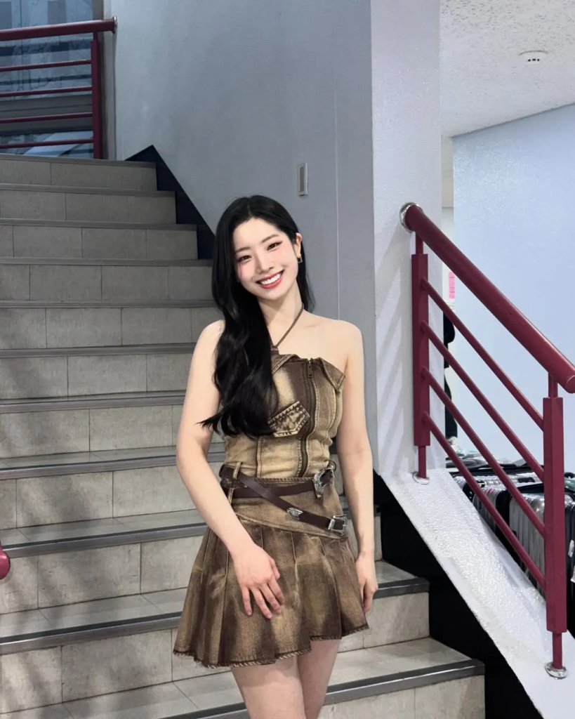 Ảnh: @dahhyunnee - Dáng quả lê là gì? Gợi ý cách phối đồ cho người dáng quả lê từ các nữ idol Hàn