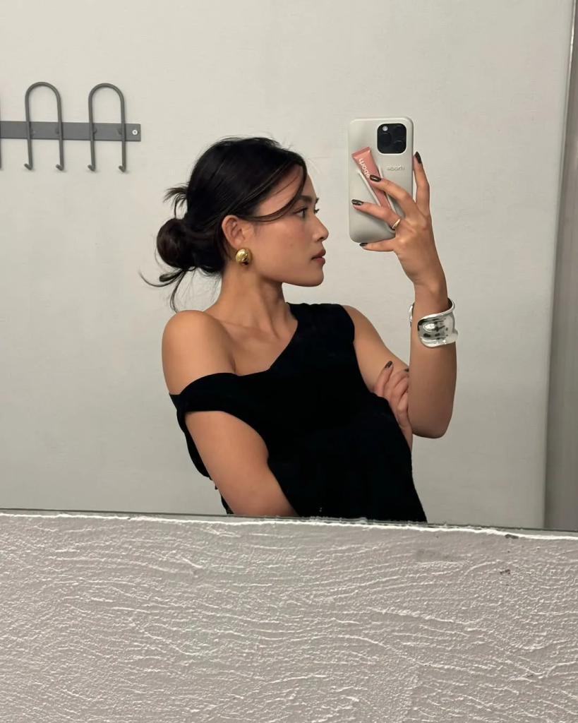 Ảnh: @xoxotsumi - Tips phối đồ với vòng tay bạc trong mọi hoàn cảnh chuẩn fashionista