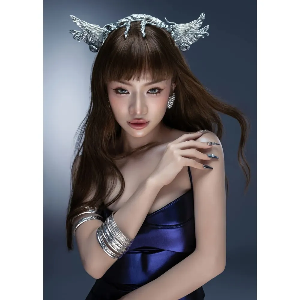 "Em Xinh" Lâm Bảo Ngọc. Ảnh: Em Xinh Say Hi - Tips phối đồ với vòng tay bạc theo xu hướng Y3K từ Em Xinh Say Hi và các fashionista