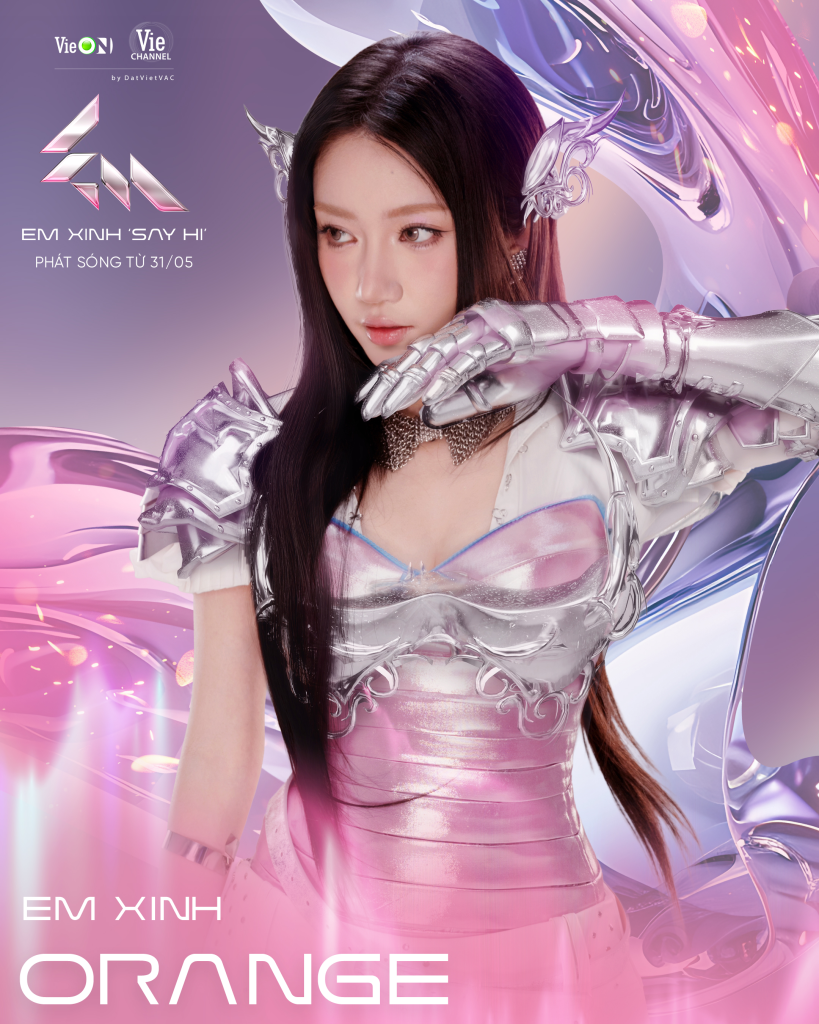 "Em Xinh" Orange. Ảnh: Em Xinh Say Hi - Tips phối đồ với vòng tay bạc theo xu hướng Y3K từ Em Xinh Say Hi và các fashionista