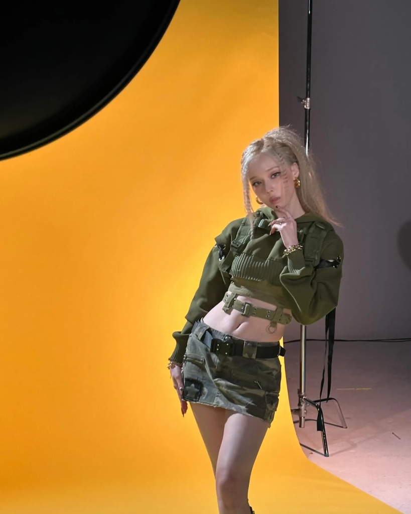 Họa tiết camo là gì? Học cách sao Hàn phối họa tiết camo làm "lớp ngụy trang" cá tính cho phong cách hàng ngày